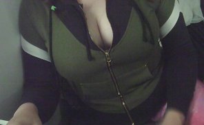 amateur pic The zip keeps coming undone ><