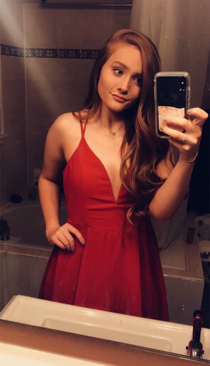 foto amatoriale Red dress
