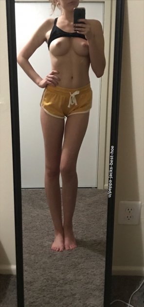 amateur pic Yes, my legs do go all the way up ;) [F24]