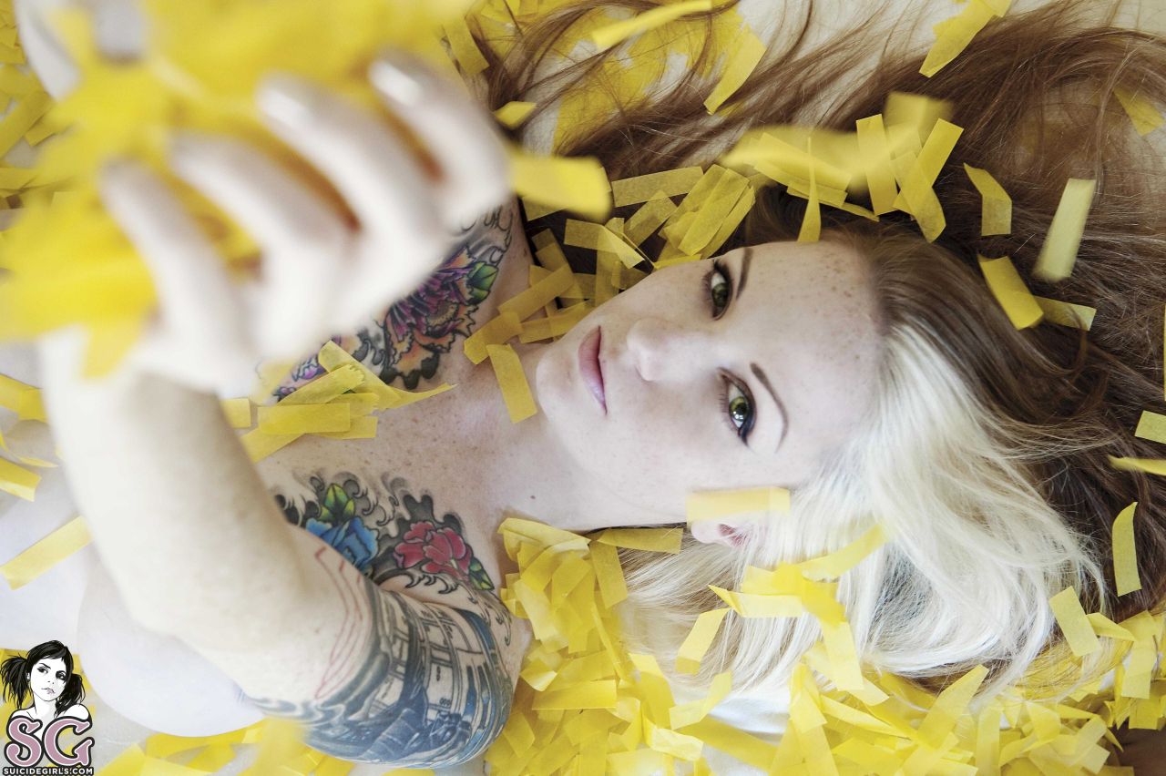 amateur photo 1000157299