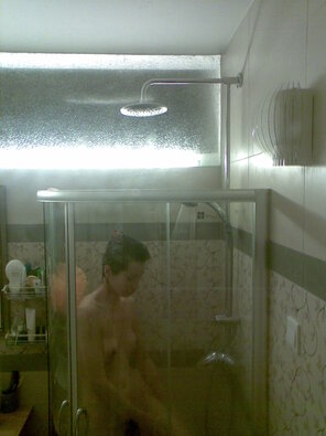 photo amateur Home Shower 1