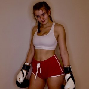 foto amateur Mia Melano makes her opponents equally hard and scared