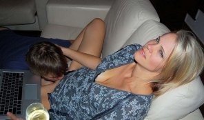 amateurfoto Buzz off, she's got a good thing going with Kyle from next door