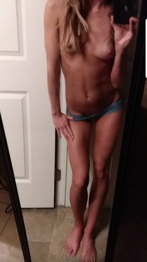 amateur pic Getting ready [f]or bed, care to join me?