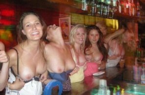 foto amatoriale Titties for all!