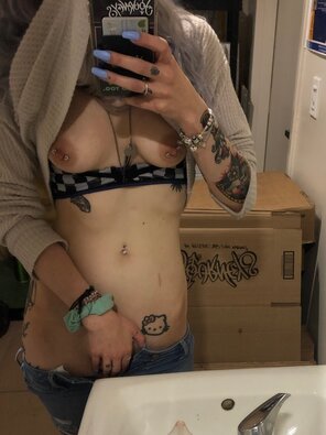 foto amatoriale Merry Christmas Eve from my work's bathroom! [F]