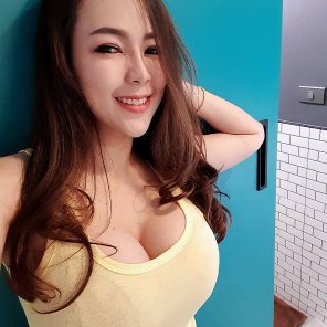 amateur pic Yellow Top