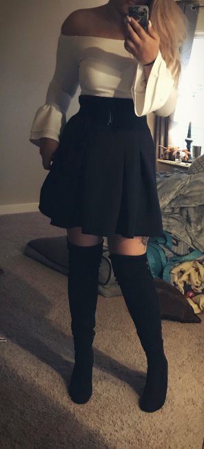 amateur pic I like to push the limits on the dress code at work ðŸ˜‰