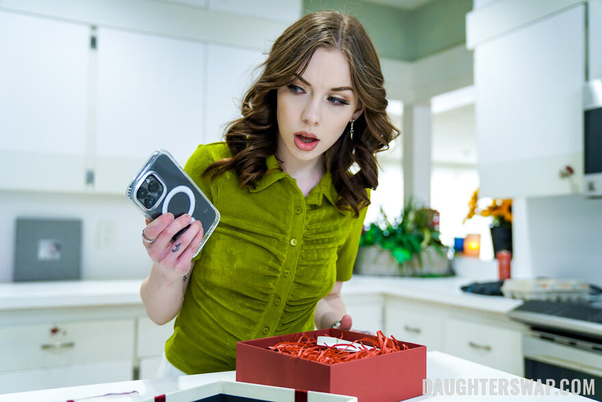 daughterswap_chloe_temple_and_venus_vixen_058