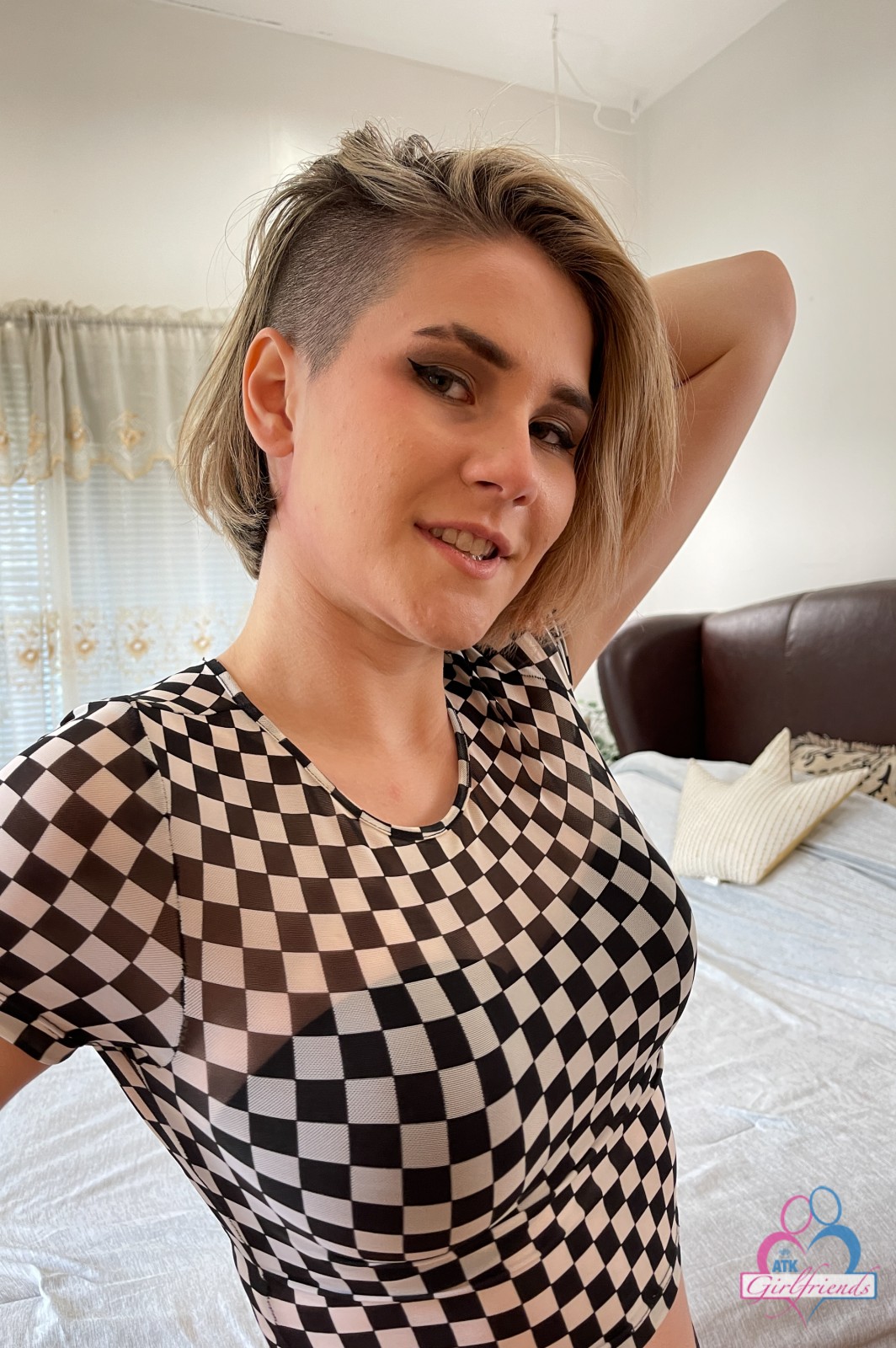 amateur photo ada010ATK_392705006