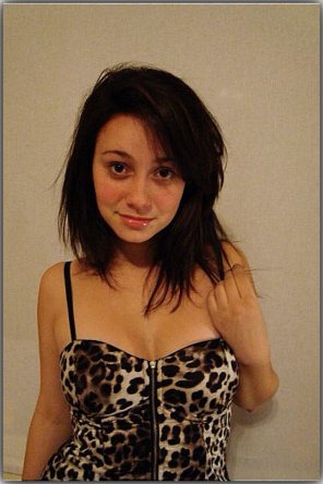 foto amateur Perfect cute little face with nice tits!