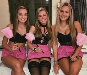 photo amateur How about these maids?