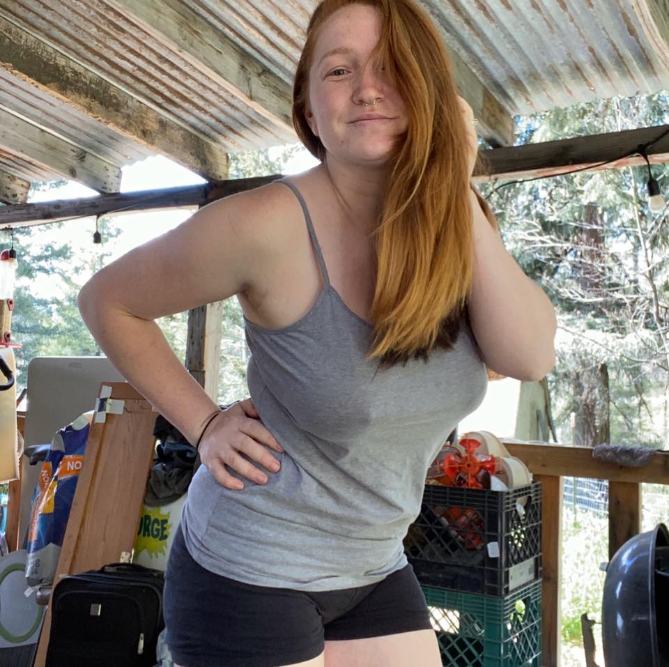 Busty and Braless Porn Pic - EPORNER