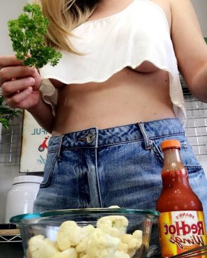 amateur photo Some underboob while cooking today