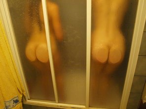 amateur pic Up against the shower