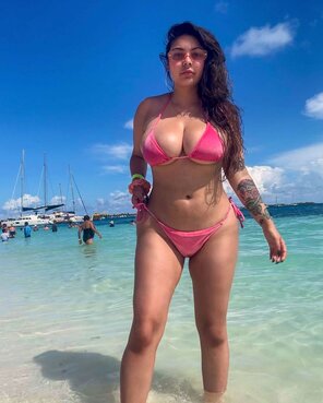photo amateur Busty Latina slut Priscilla Yasury (24)