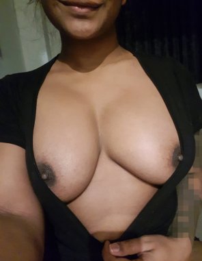 zdjęcie amatorskie Hello ðŸ‘‹ðŸ‘‹ hard nipples are fun.