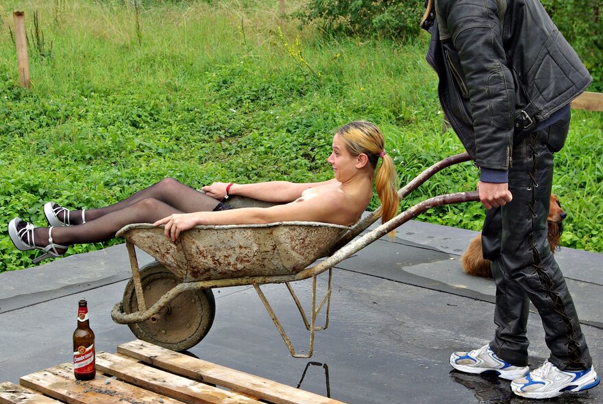 Claudia & Katja-Wheelbarrow 05