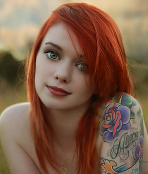 photo amateur redhead with tatoo