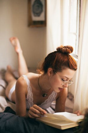 photo amateur Feet, Redhead, Glasses, and Reading - The Perfect Girl