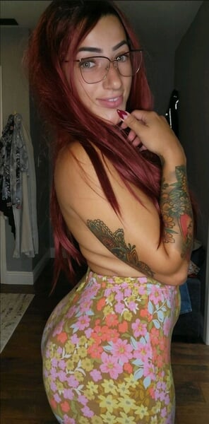 amateur pic freaks-shout-out-to-those-of-you-who-love-a-tatted-milf-Jda1nb