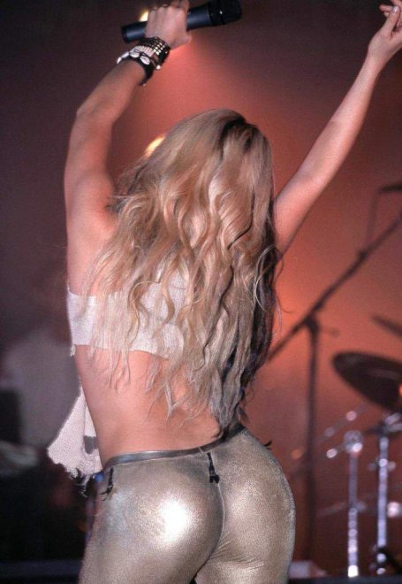 Shakira's ass is something special