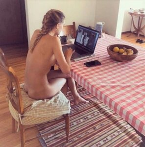 foto amatoriale Yulia laptop