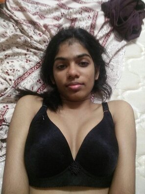 zdjęcie amatorskie Srilanka teen girl