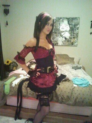 amateur pic Pirate girl