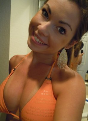 photo amateur Orange bikini