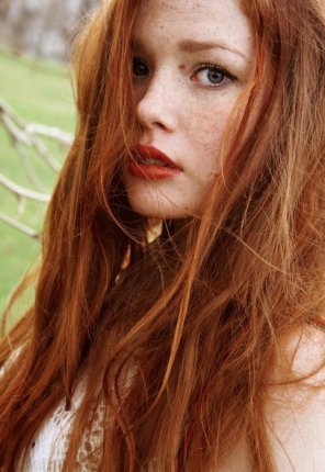 foto amadora Red Hair Red Lips