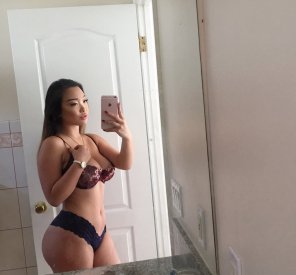 amateurfoto PictureWho said Asian girls canâ€™t be thickðŸ˜›