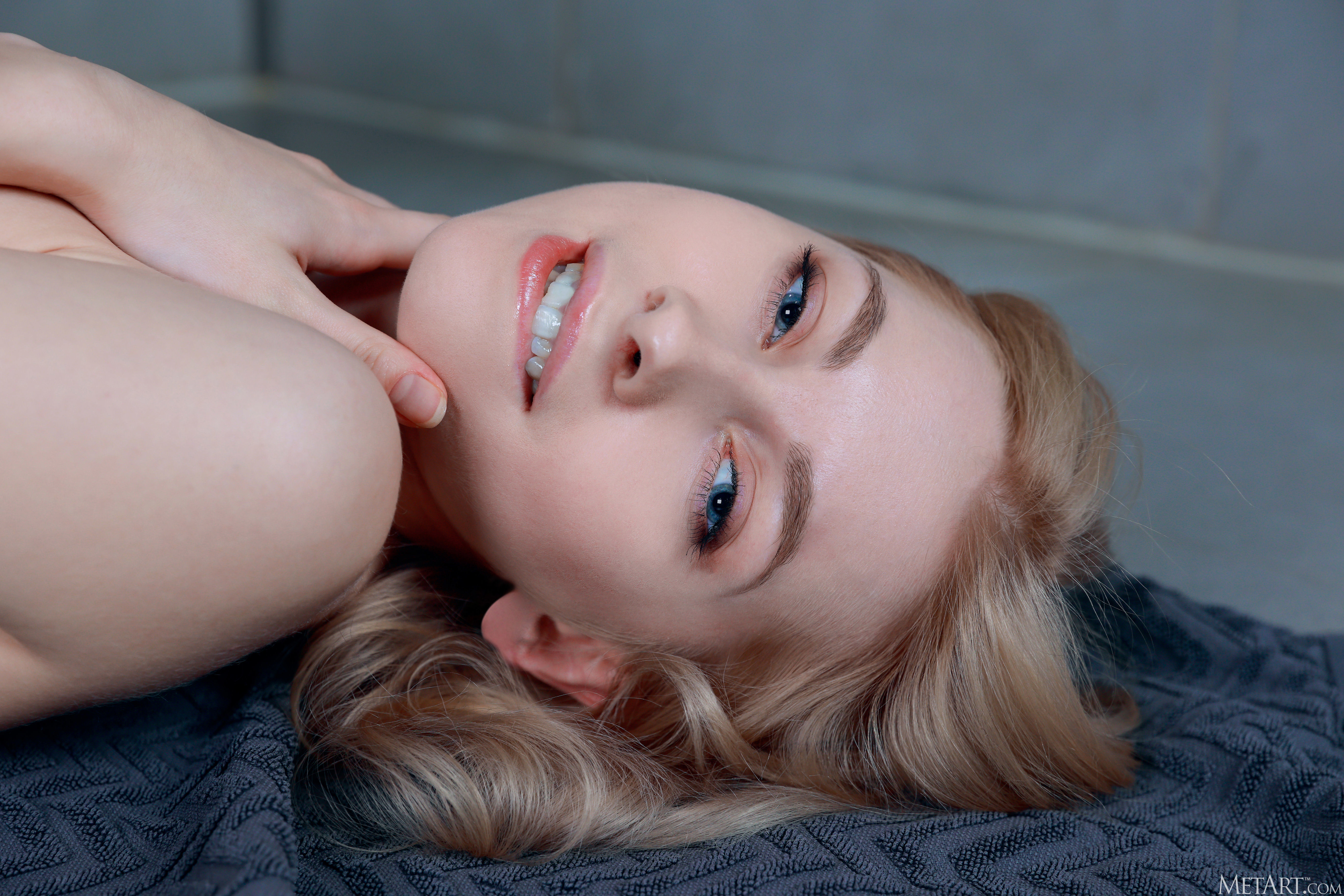 amateur photo MetArt_Subtle-Seduction_Emily-Cade_high_0100