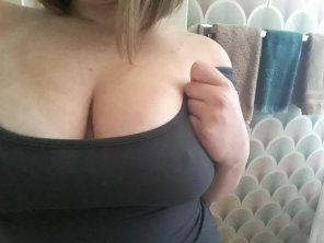 amateur photo I dont think my nips appreciate how cold it [f]eels in here lol