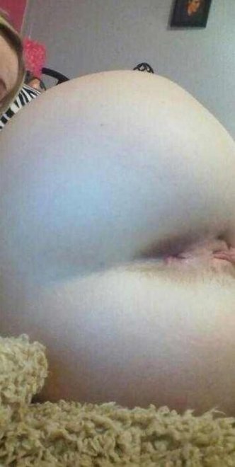 An old pic of my virgin ass. It still has yet to be used