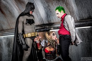 Batman and The Joker get blown by Harley Quinn