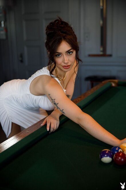 CHLOE SURREAL PIC274