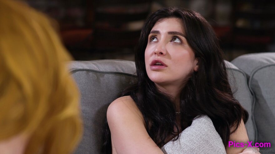 CHLOE SURREAL PIC299