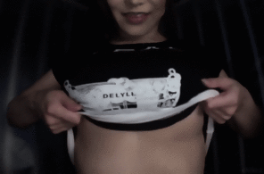 foto amateur Asian Babe Flashing Her Tits