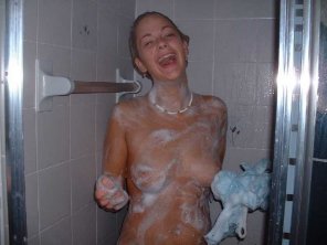 zdjęcie amatorskie In the shower