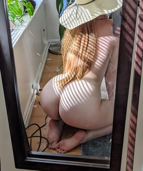 amateurfoto I recently learned that you can be legally be naked anywhere in my city at any time...so this is how I'm going to the beach. Think anyone will stare? 
