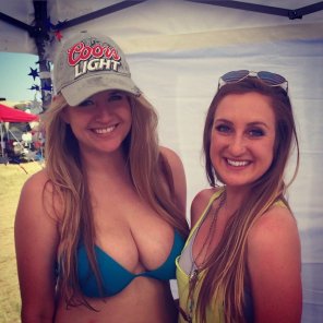 amateur photo Amateur at Country Thunder, give her some more Coors!!