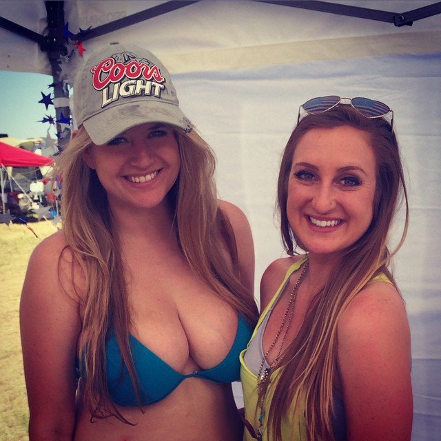 Amateur at Country Thunder, give her some more Coors!!