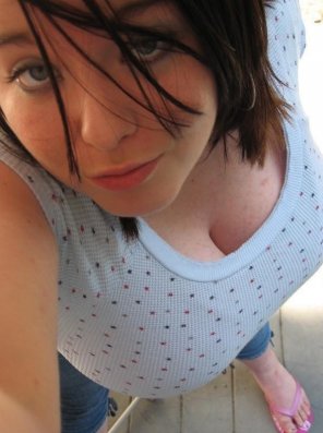 amateur pic what a cleavage!