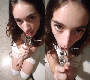 zdjęcie amatorskie Sucking a dildo POV - [F]an request