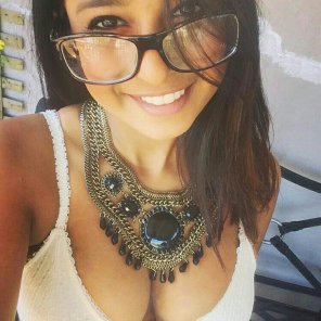 foto amateur Big tits and glasses