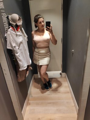 amateur pic [F] And that's why it's always freezing at forever 21