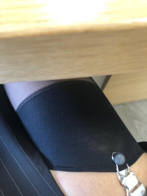 foto amatoriale [f] Under my office desk this morning