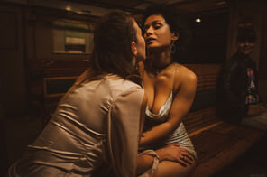 zdjęcie amatorskie sexart_night-strangers_emylia-argan--stacy-bloom--don-diego_high_0020