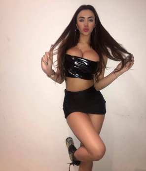 amateur-Foto tight, glossy tube top and a tiny skirt